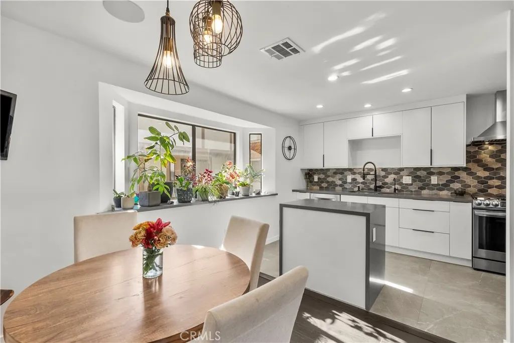 10229 Variel 12, Chatsworth, CA 91311