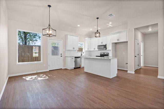 901 SW 10th Street, Mineral Wells, TX 76067