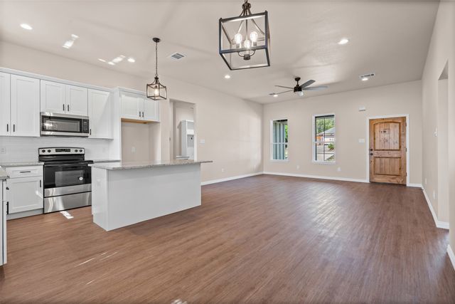 901 SW 10th Street, Mineral Wells, TX 76067