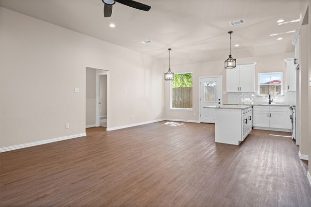 901 SW 10th Street, Mineral Wells, TX 76067