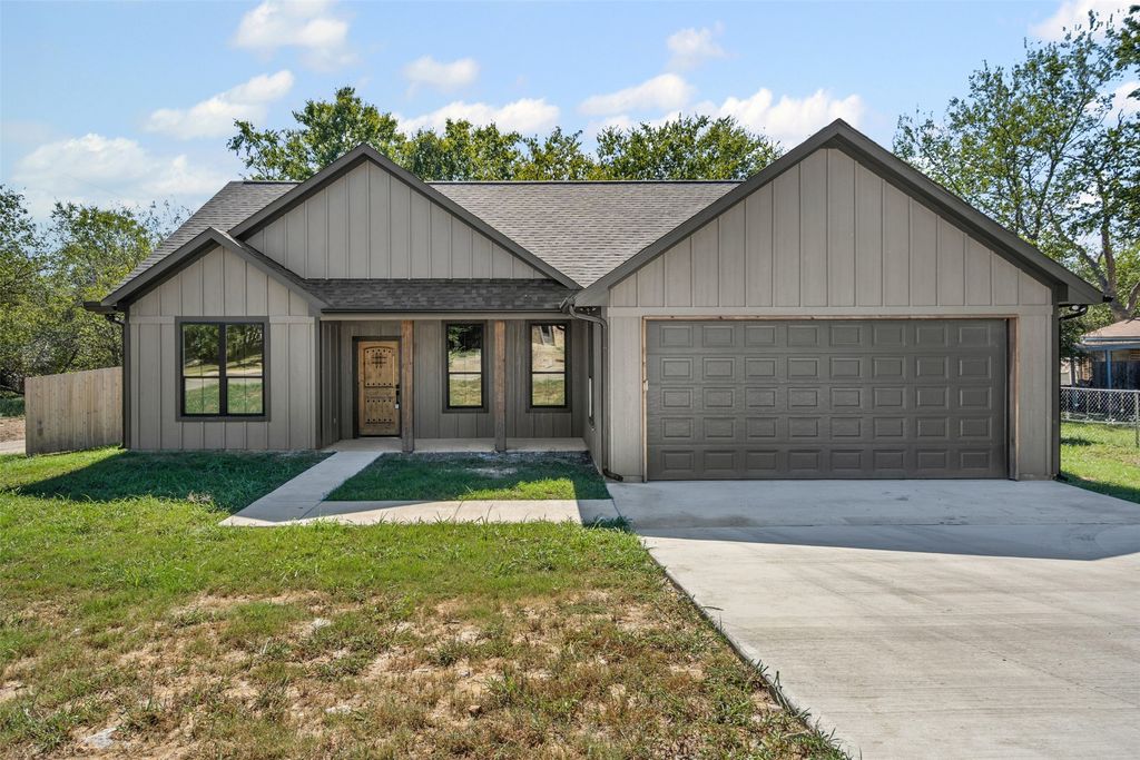 901 SW 10th Street, Mineral Wells, TX 76067