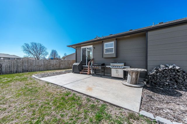 1452 E Sunset Ct, Goddard, KS 67052