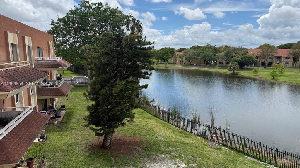 17530 NW 68th Ave C3010, Hialeah, FL 33015