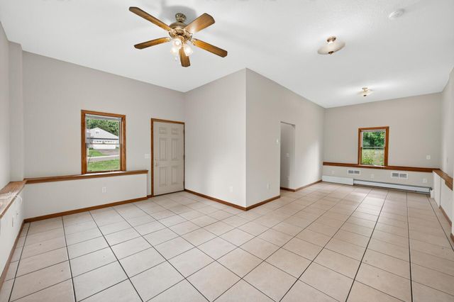 6262 7th Street N, Oakdale, MN 55128