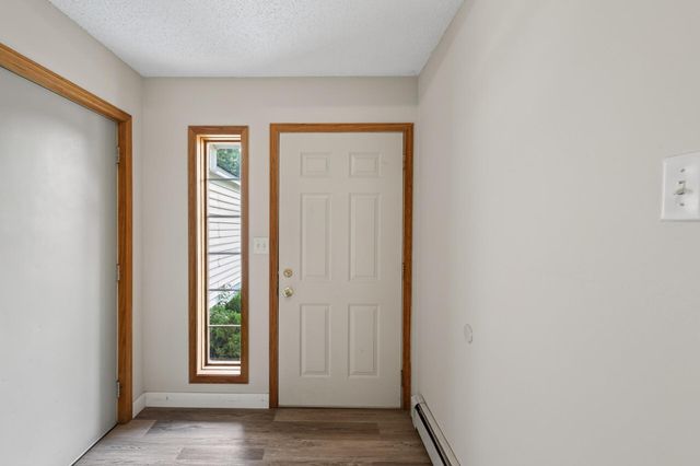 6262 7th Street N, Oakdale, MN 55128