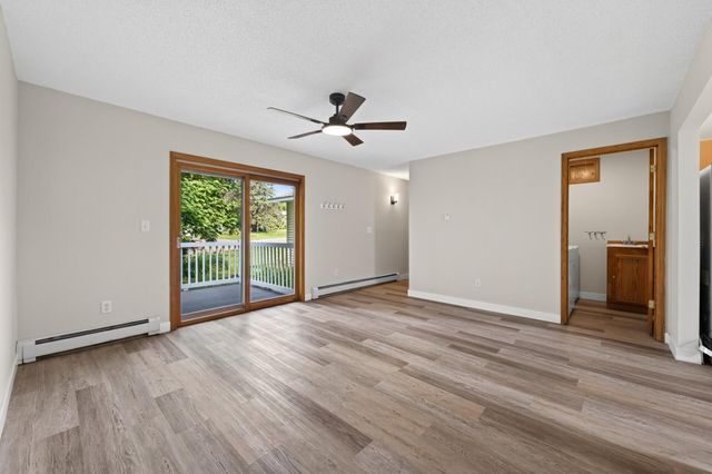 6262 7th Street N, Oakdale, MN 55128