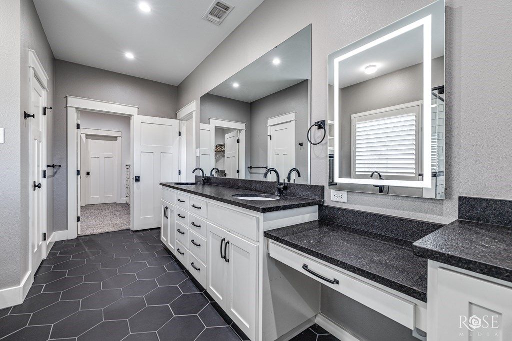 Image 18 of property listing at 7614 Aspen Ave, San Angelo, TX 76904