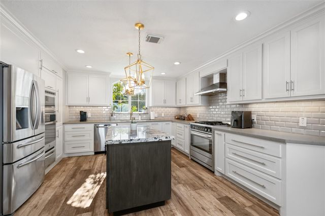 11706 Edgewater Court, Montgomery, TX 77356