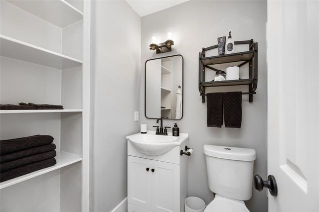 11706 Edgewater Court, Montgomery, TX 77356