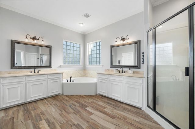 11706 Edgewater Court, Montgomery, TX 77356