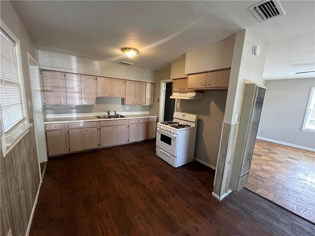 17 Edinborough Avenue, Chickasaw, AL 36611