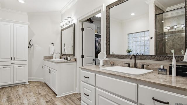17628 Lake Vista Dr, Greenwell Springs, LA 70739