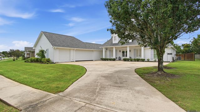 17628 Lake Vista Dr, Greenwell Springs, LA 70739