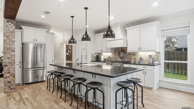 17628 Lake Vista Dr, Greenwell Springs, LA 70739