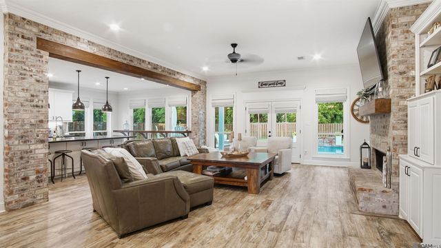17628 Lake Vista Dr, Greenwell Springs, LA 70739