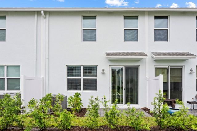 5731 SE Edgewater Circle, Stuart, FL 34997