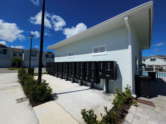 5731 SE Edgewater Circle, Stuart, FL 34997