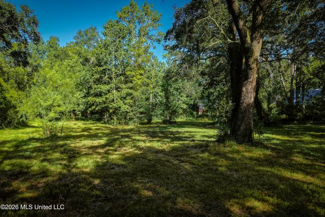 3521 Government Street, Ocean Springs, MS 39564