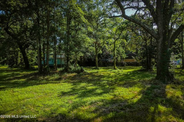 3521 Government Street, Ocean Springs, MS 39564