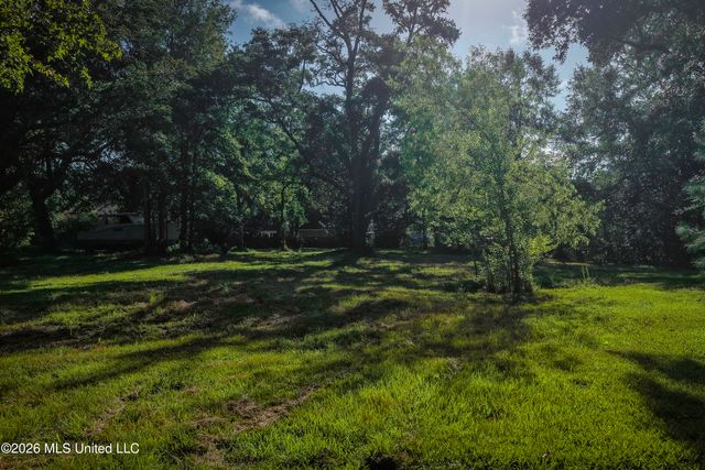 3521 Government Street, Ocean Springs, MS 39564