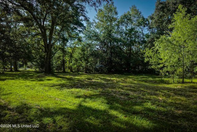 3521 Government Street, Ocean Springs, MS 39564