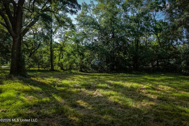3521 Government Street, Ocean Springs, MS 39564