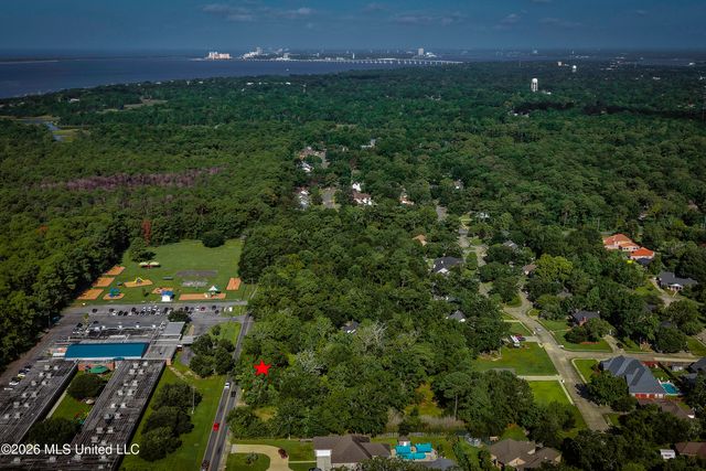 3521 Government Street, Ocean Springs, MS 39564