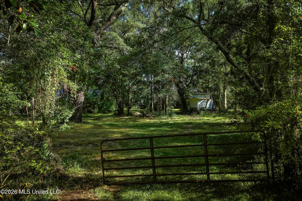 3521 Government Street, Ocean Springs, MS 39564