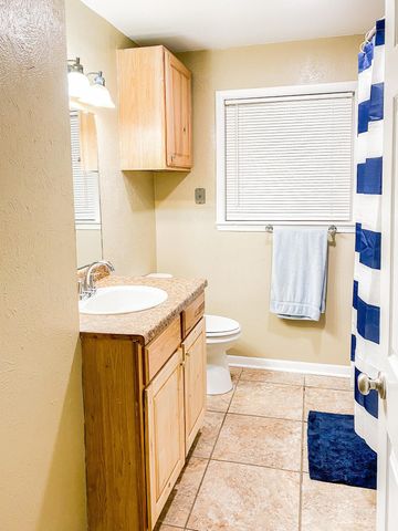 912 Glencrest Ln., Longview, TX 75601