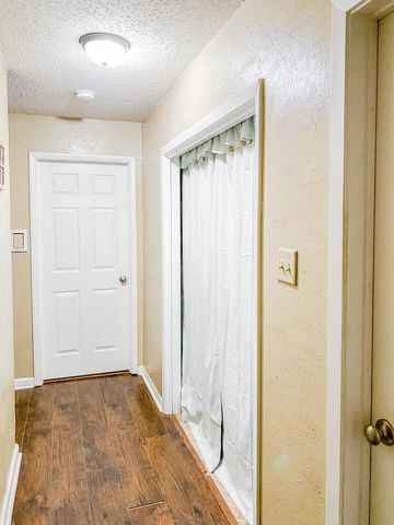 912 Glencrest Ln., Longview, TX 75601