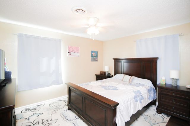 912 Glencrest Ln., Longview, TX 75601