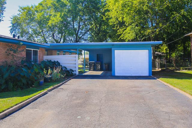 912 Glencrest Ln., Longview, TX 75601