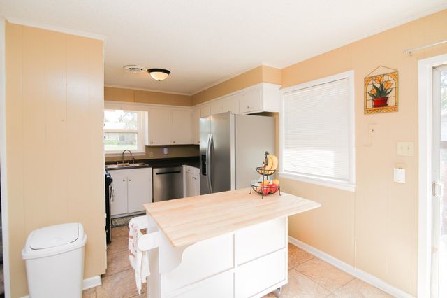 912 Glencrest Ln., Longview, TX 75601