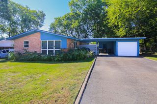 912 Glencrest Ln., Longview, TX 75601