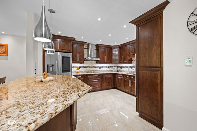 2605 Oxford Court, Darien, IL 60561