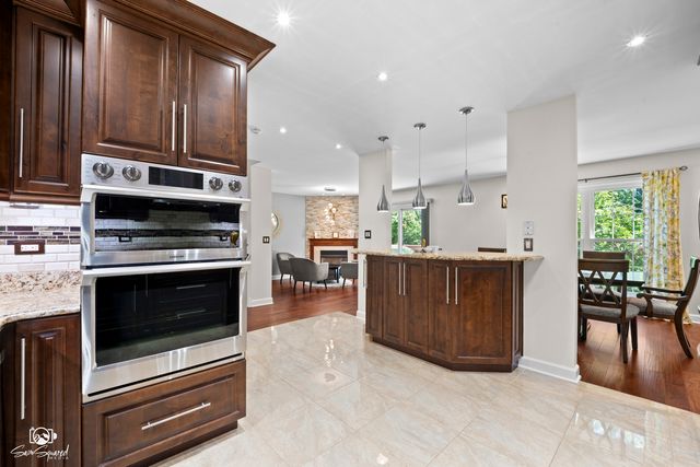 2605 Oxford Court, Darien, IL 60561