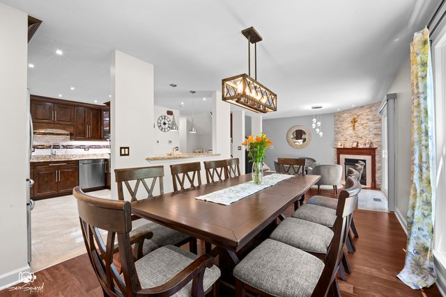 2605 Oxford Court, Darien, IL 60561