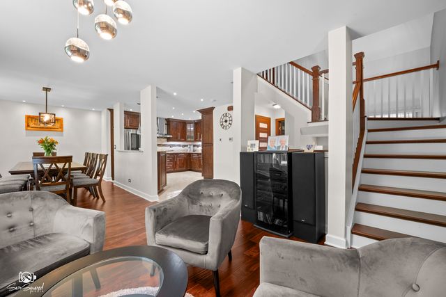 2605 Oxford Court, Darien, IL 60561