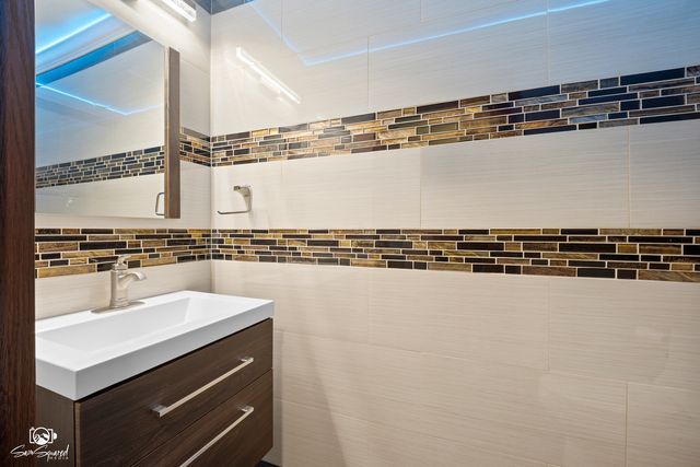 2605 Oxford Court, Darien, IL 60561