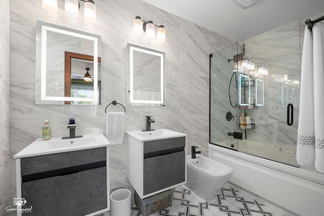 2605 Oxford Court, Darien, IL 60561