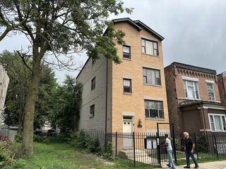 4316 W Gladys Avenue, Chicago, IL 60624