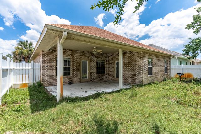 2071 Fountainview Drive, Navarre, FL 32566