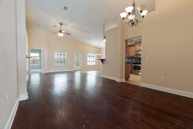 2071 Fountainview Drive, Navarre, FL 32566
