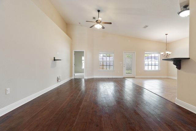 2071 Fountainview Drive, Navarre, FL 32566