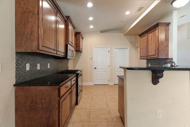 2071 Fountainview Drive, Navarre, FL 32566