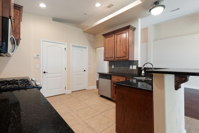 2071 Fountainview Drive, Navarre, FL 32566