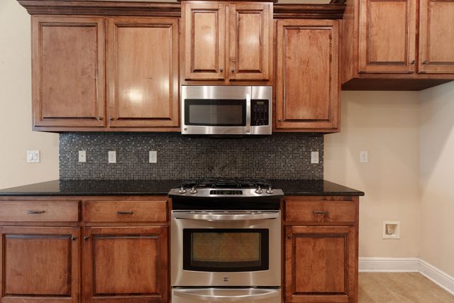 2071 Fountainview Drive, Navarre, FL 32566