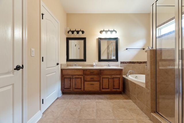 2071 Fountainview Drive, Navarre, FL 32566