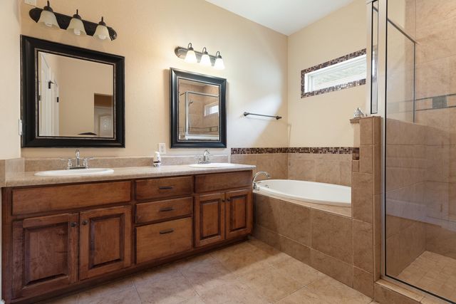 2071 Fountainview Drive, Navarre, FL 32566