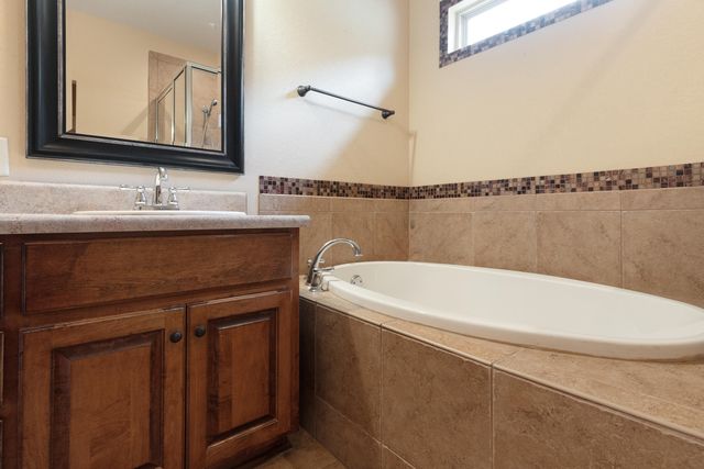 2071 Fountainview Drive, Navarre, FL 32566